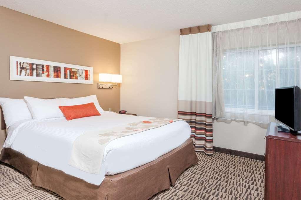 Mainstay Suites Detroit Обърн Хилс Стая снимка