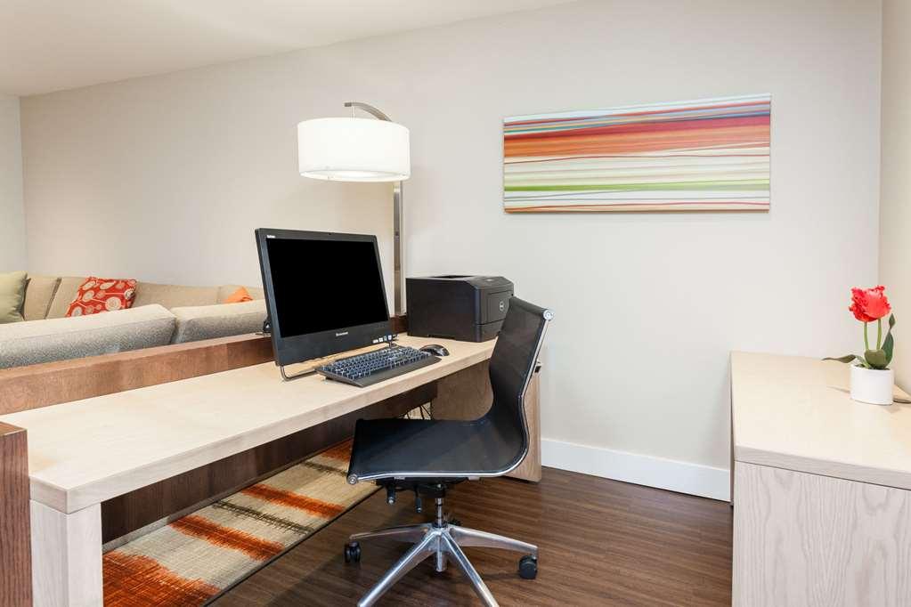 Mainstay Suites Detroit Обърн Хилс Съоръжения снимка