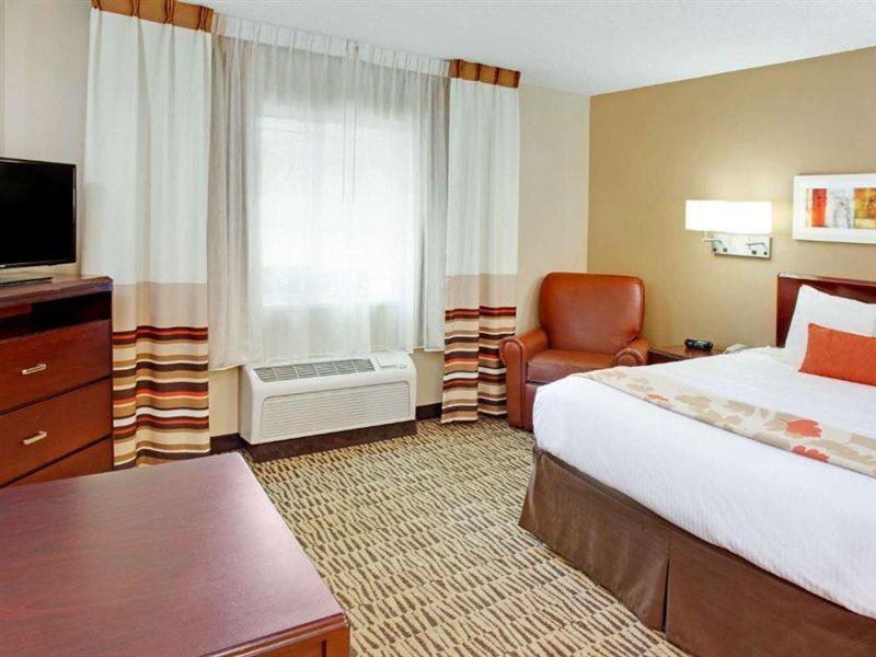 Mainstay Suites Detroit Обърн Хилс Екстериор снимка