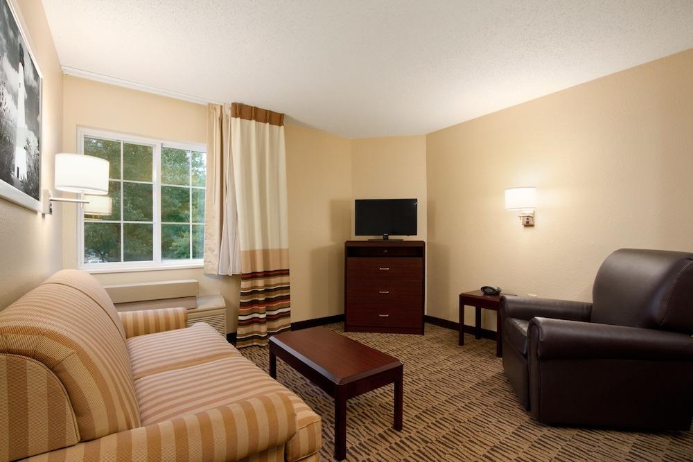 Mainstay Suites Detroit Обърн Хилс Екстериор снимка