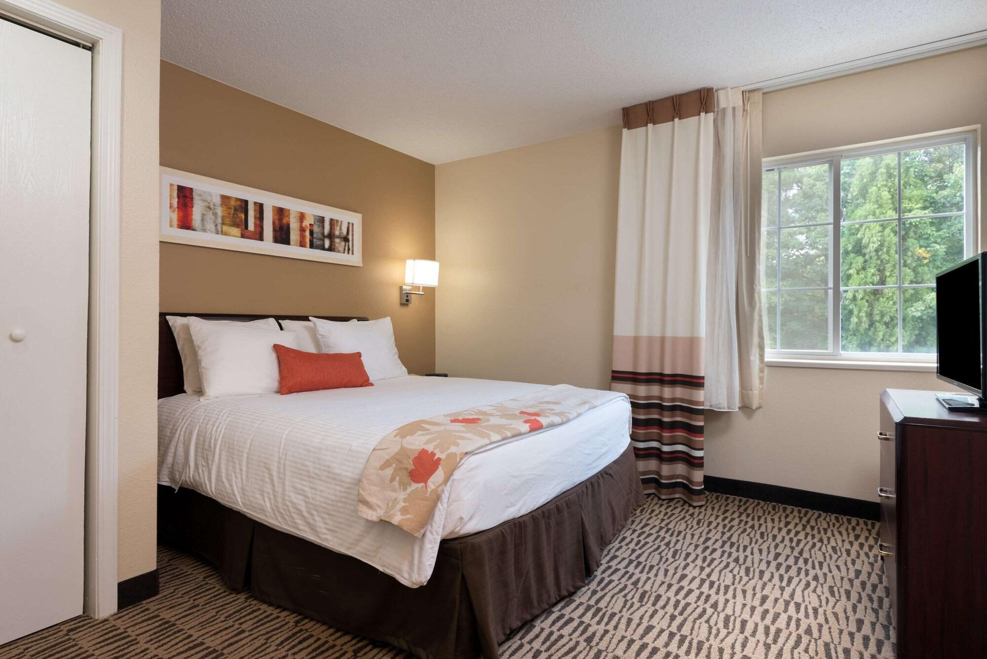 Mainstay Suites Detroit Обърн Хилс Екстериор снимка