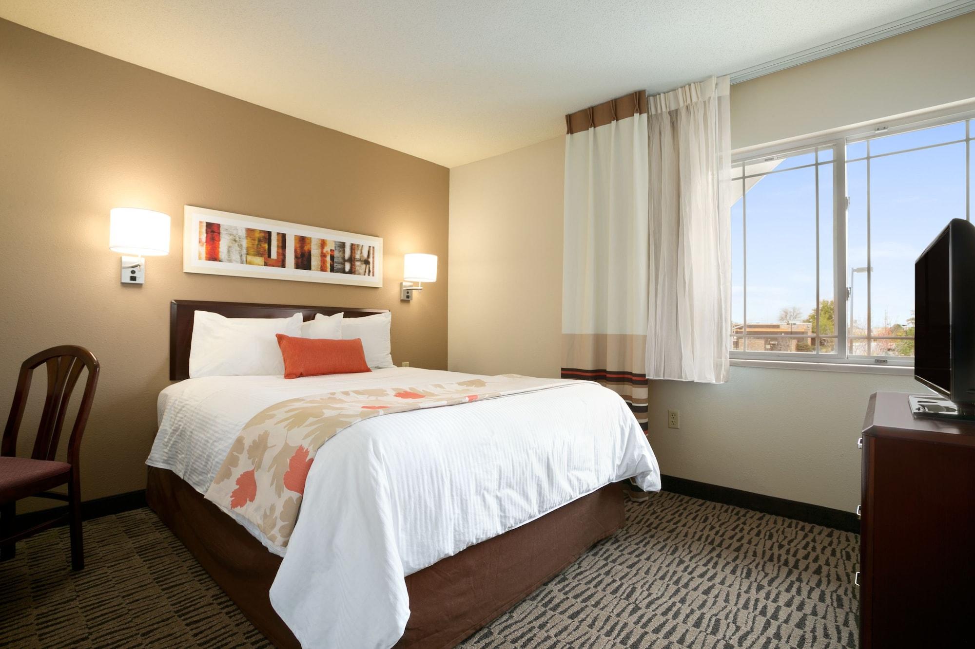Mainstay Suites Detroit Обърн Хилс Екстериор снимка