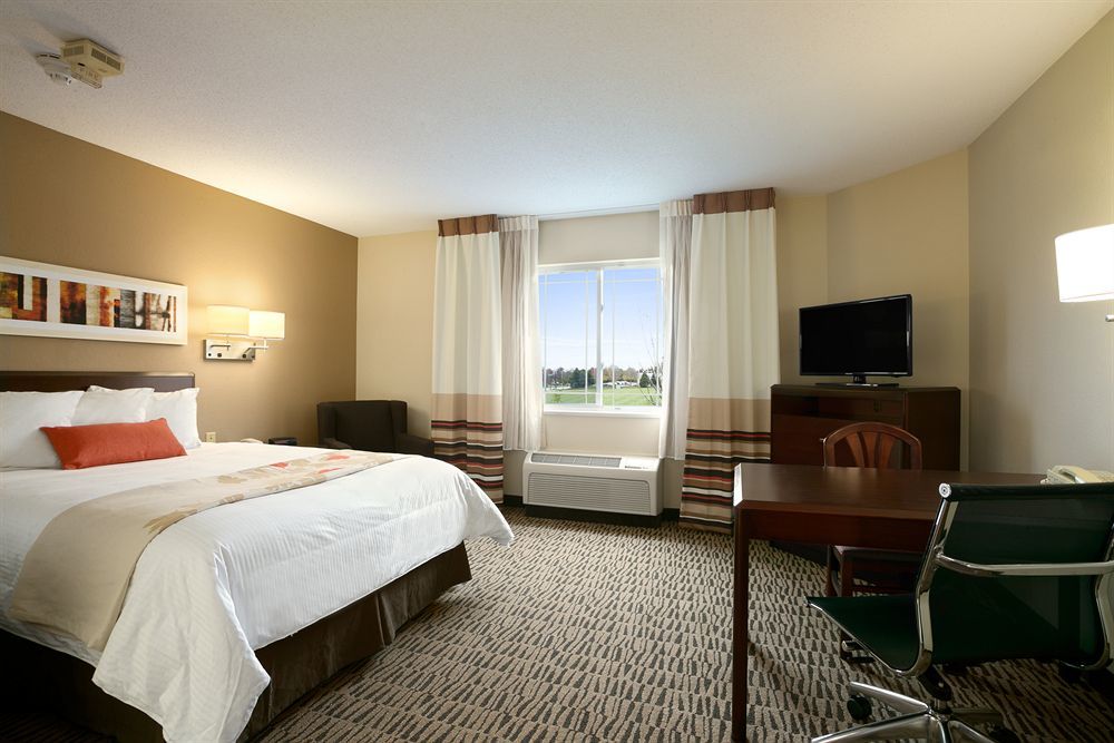 Mainstay Suites Detroit Обърн Хилс Екстериор снимка